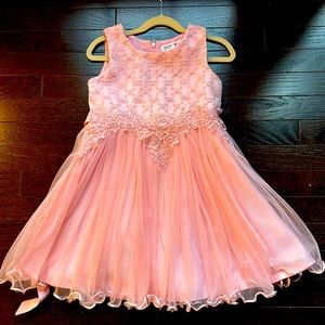 Beautiful girls dress!